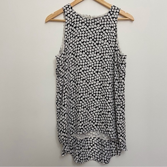 Vince Camuto black white top blouse sleeveless lightweight summer pleated medium - Picture 14 of 14